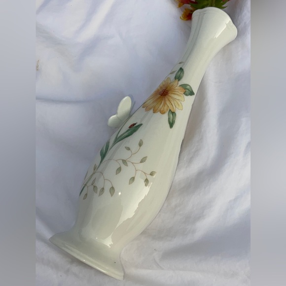 NWOT Elegant Lenox 9”Tall Bud Vase”Butterfly Meadow”(In Pristine Used Condition) - Picture 6 of 16